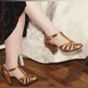 30’s fabulous gold leather t-straps.